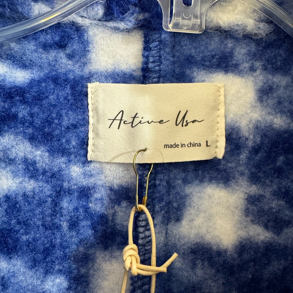 NWT Active USA Stylish Blue and White Fluffy Jacket - Picture 8 of 10